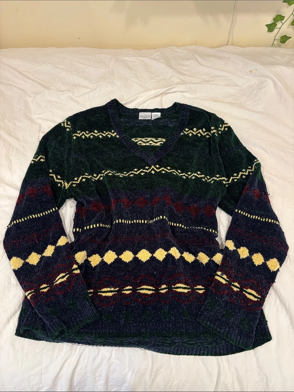Vintage-Inspired V‑Neck Patterned Sweater - Navy Multi